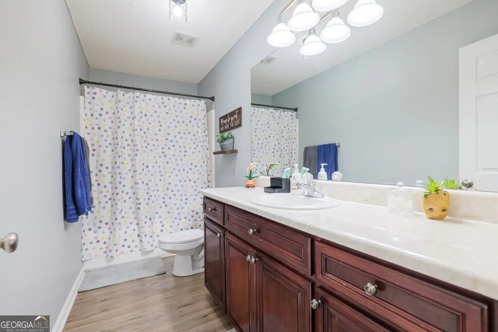 212 Hilltop CIR Valdosta, GA 31602