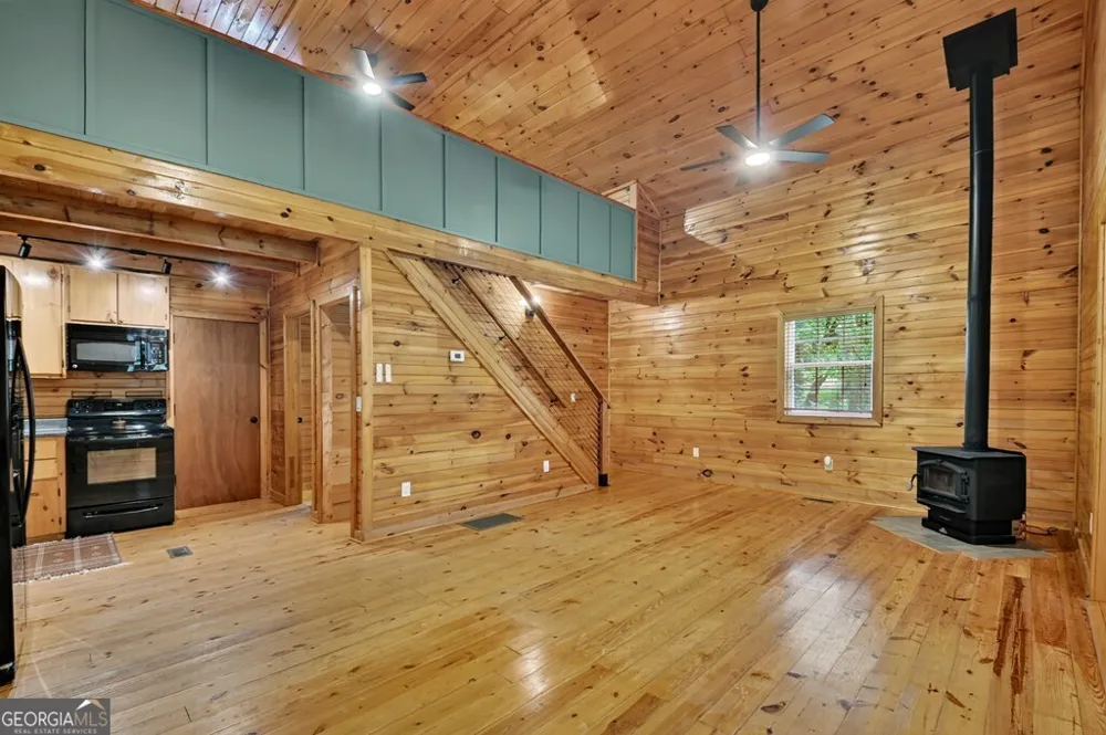 665 Shady LN Mineral Bluff, GA 30559