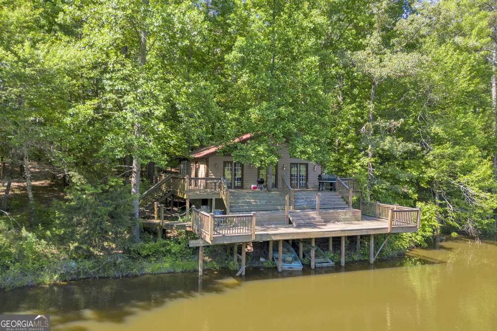 1641 Churchwell RD Union Point, GA 30669