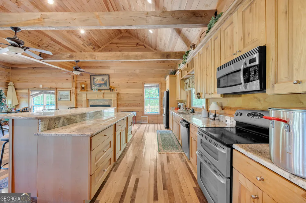 1641 Churchwell RD Union Point, GA 30669
