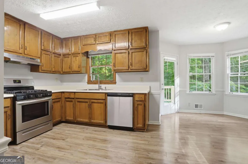 105 Woodsong CT Fayetteville, GA 30214