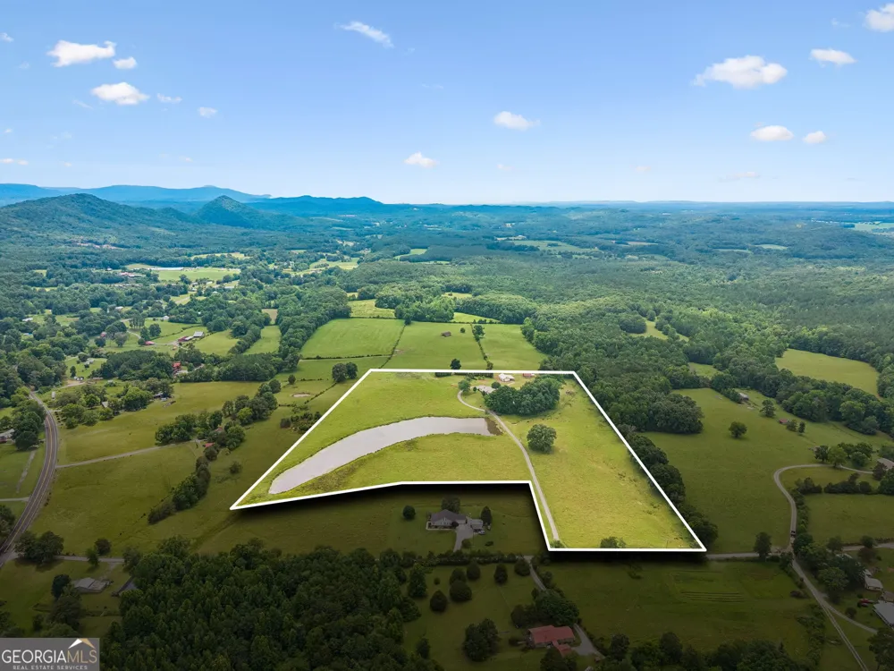 187 Burns LN Benton, TN 37307