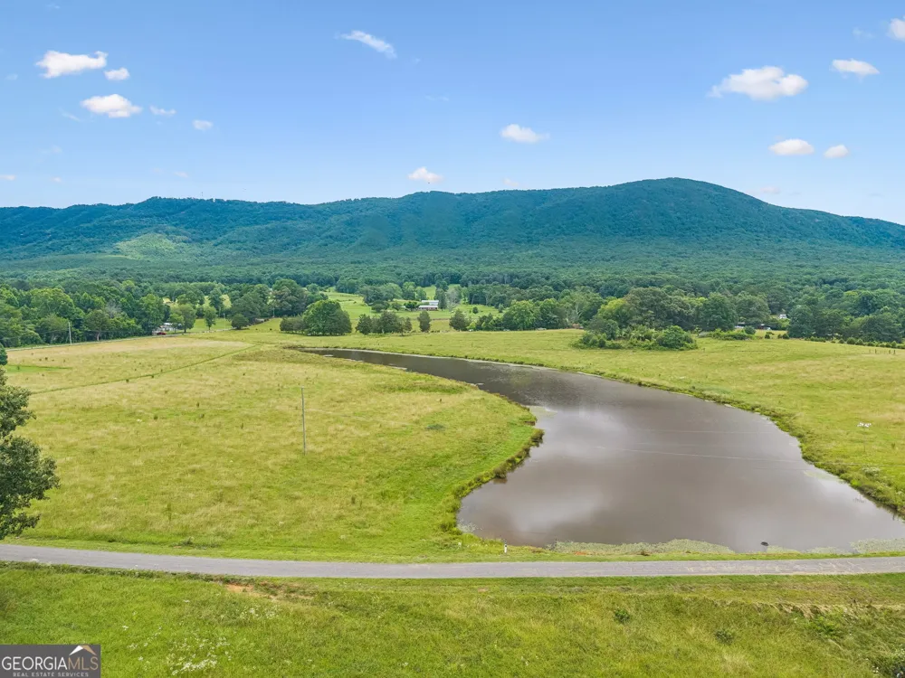187 Burns LN Benton, TN 37307
