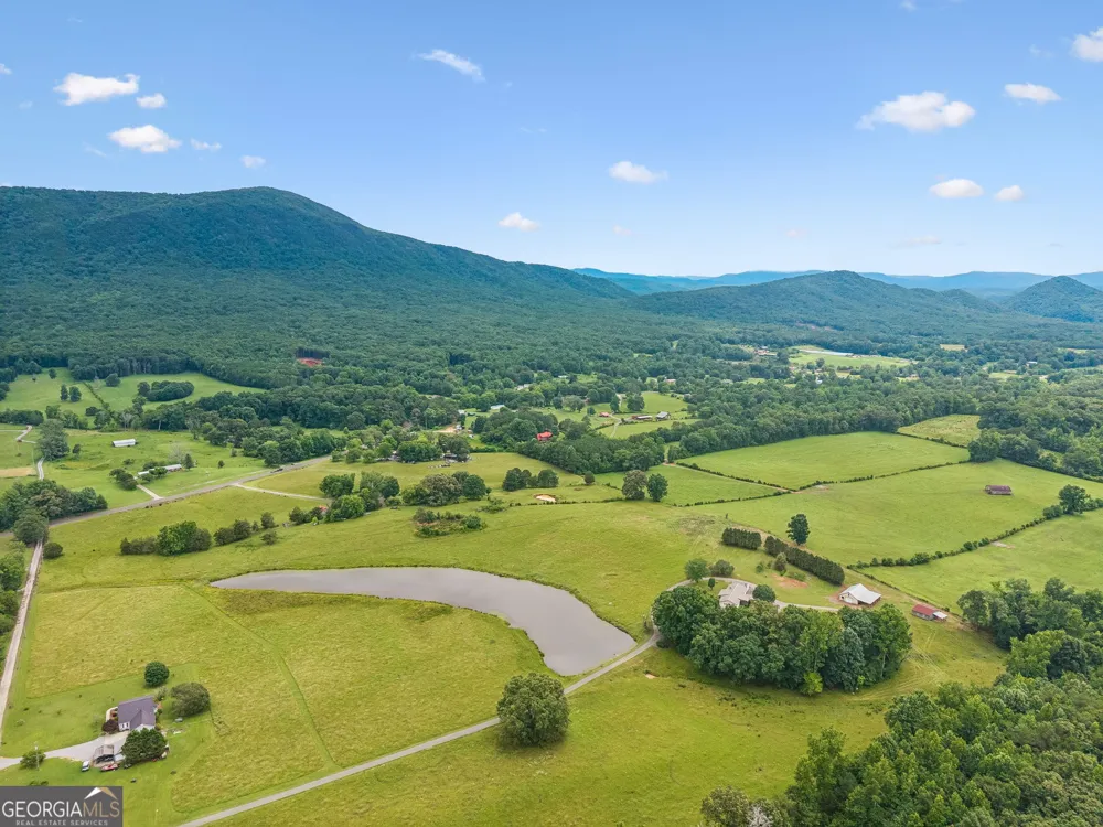187 Burns LN Benton, TN 37307