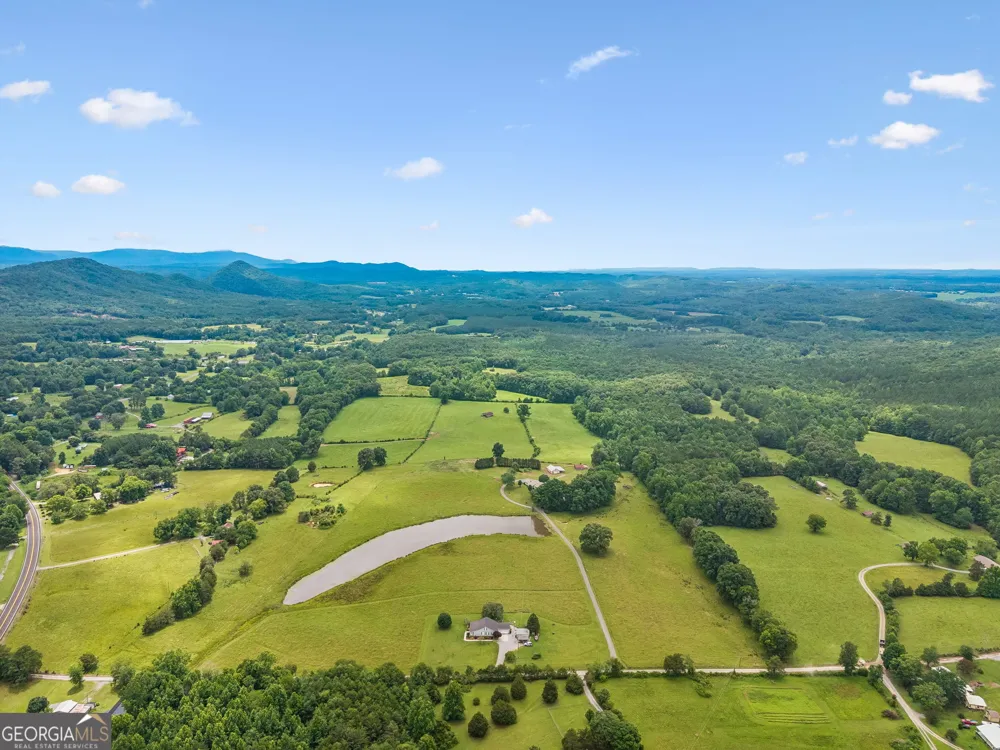 187 Burns LN Benton, TN 37307