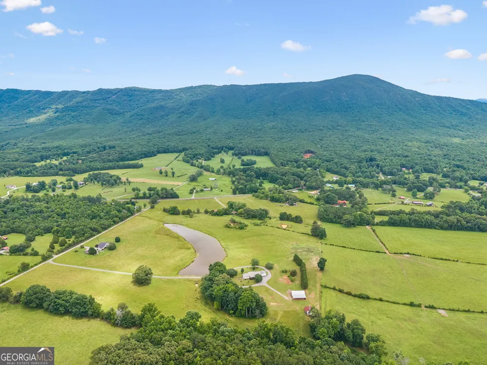187 Burns LN Benton, TN 37307