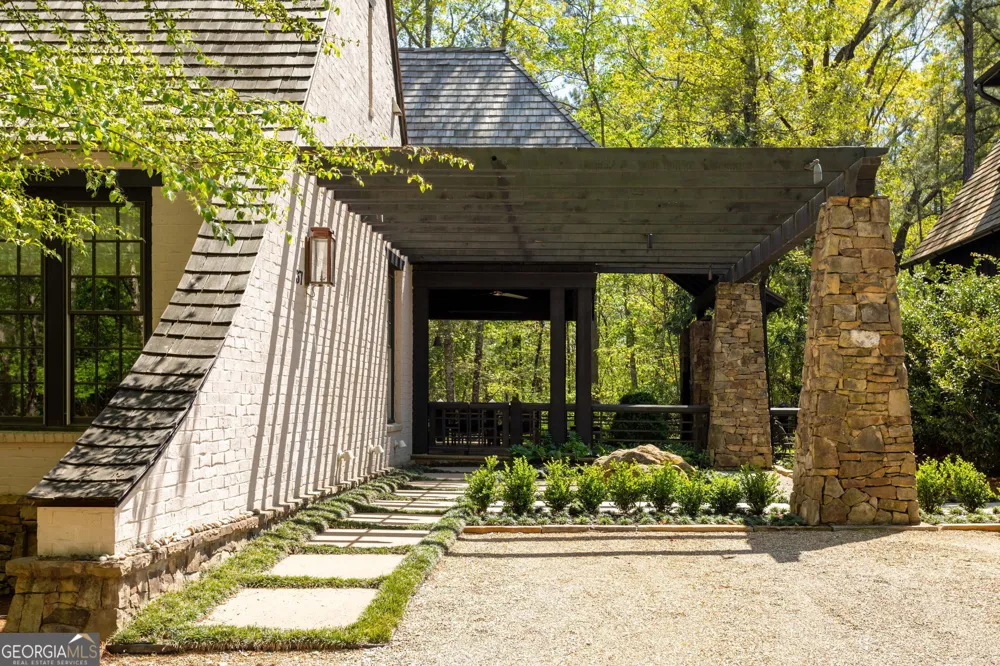 37 Swann RDG Chattahoochee Hills, GA 30268