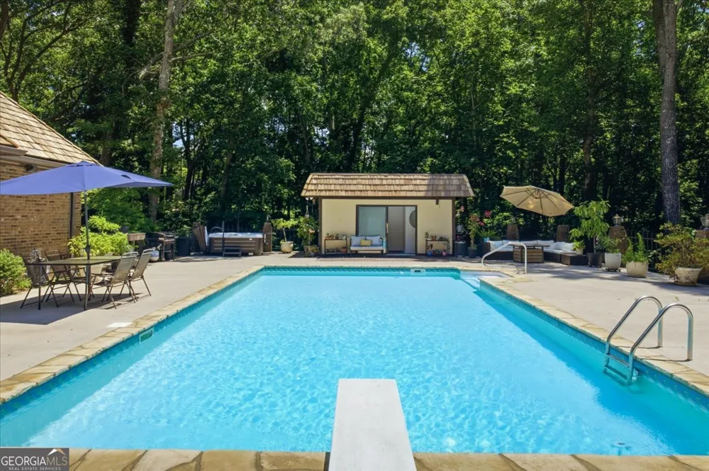 4525 Mountain View RD Oakwood, GA 30566