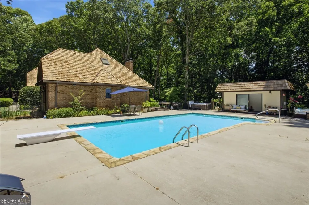 4525 Mountain View RD Oakwood, GA 30566