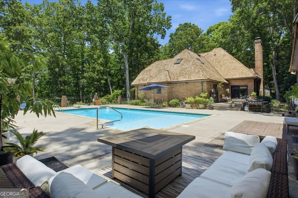 4525 Mountain View RD Oakwood, GA 30566