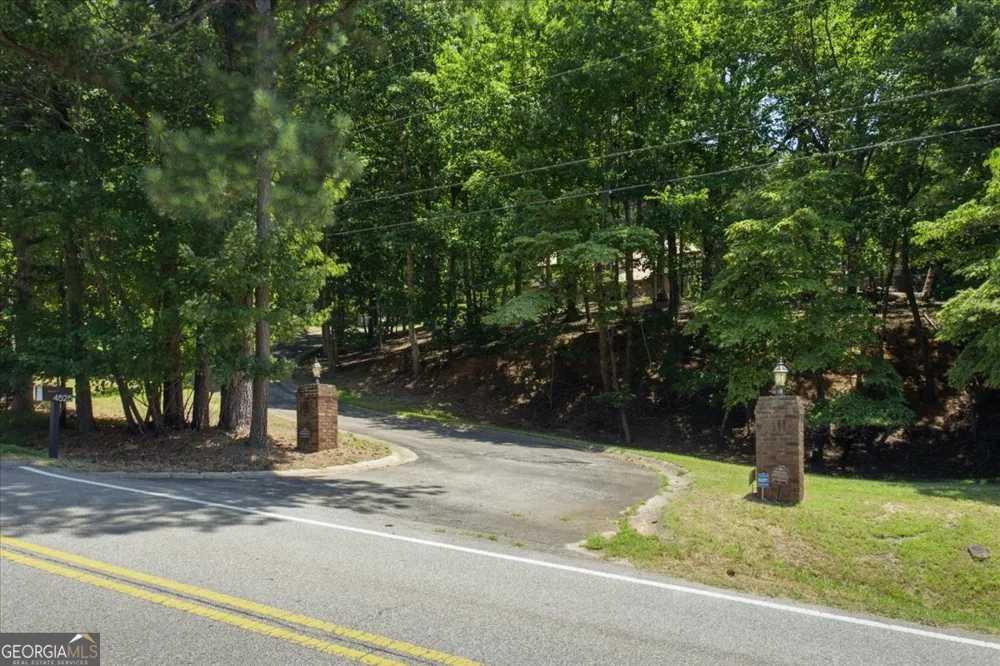 4525 Mountain View RD Oakwood, GA 30566