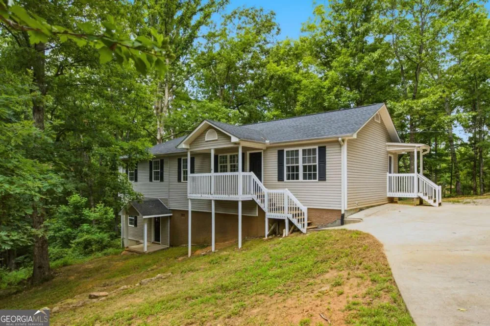 433 Elliots LN Dahlonega, GA 30533