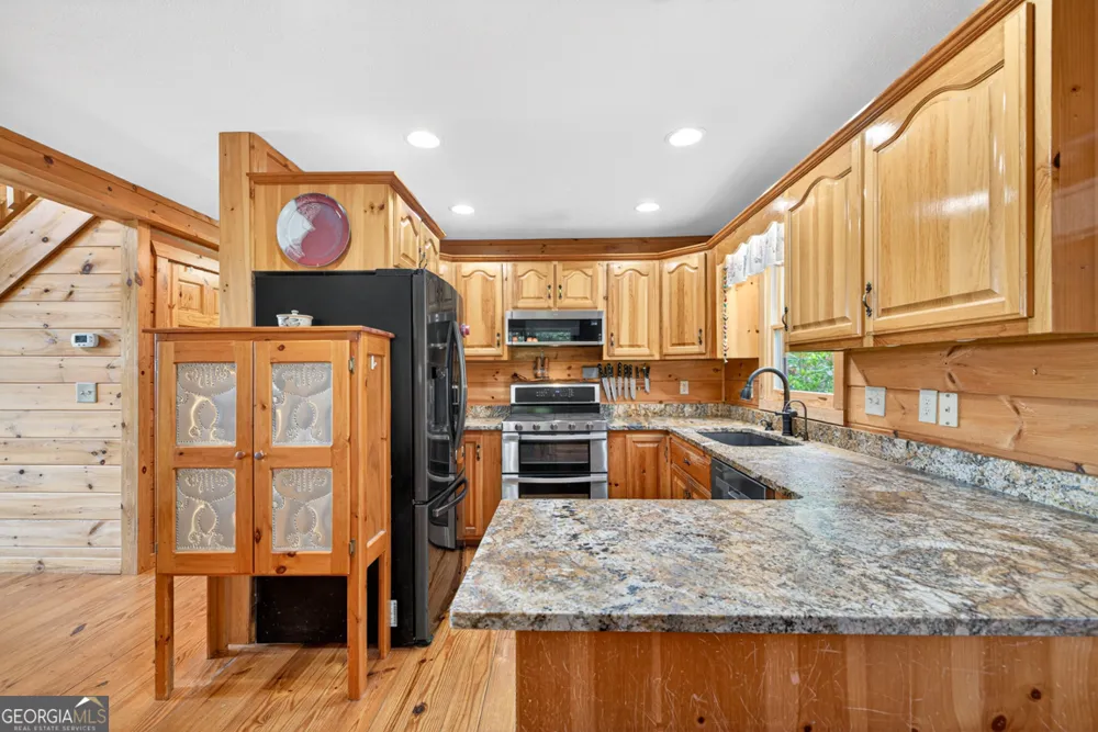 95 Scenic WAY Ellijay, GA 30540