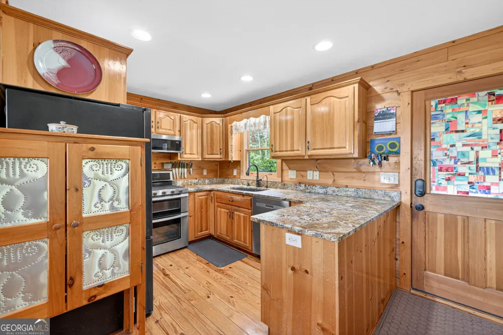 95 Scenic WAY Ellijay, GA 30540
