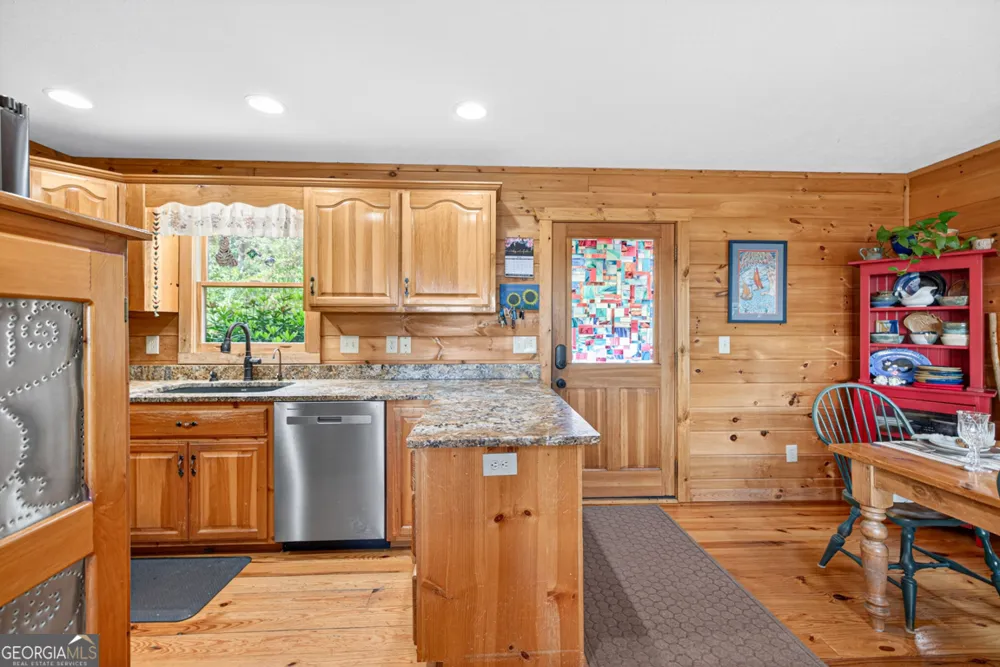 95 Scenic WAY Ellijay, GA 30540