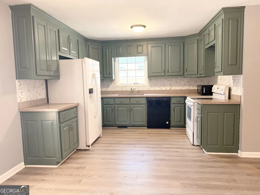 1857 Tugalo Village RD Clarkesville, GA 30523