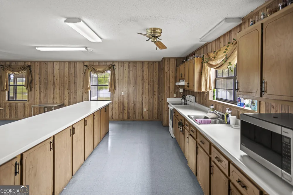 2206 Tellie Akins RD Claxton, GA 30417