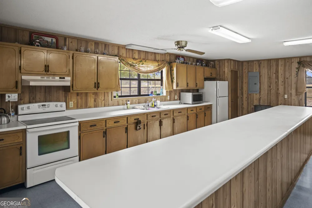 2206 Tellie Akins RD Claxton, GA 30417