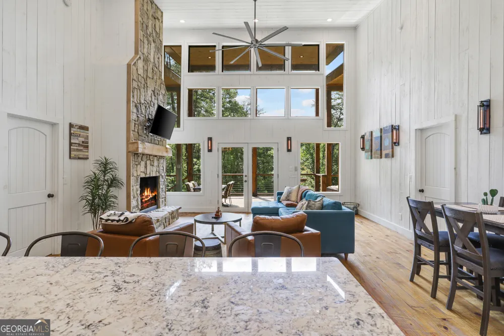 59 Overlook DR Blue Ridge, GA 30513