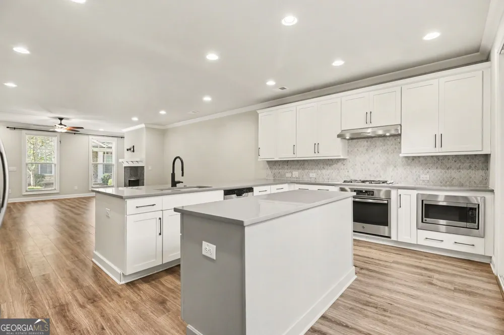 4007 Vickery GLN Roswell, GA 30075