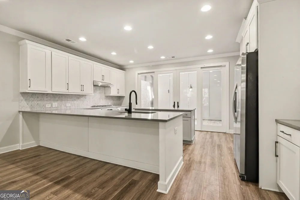 4007 Vickery GLN Roswell, GA 30075