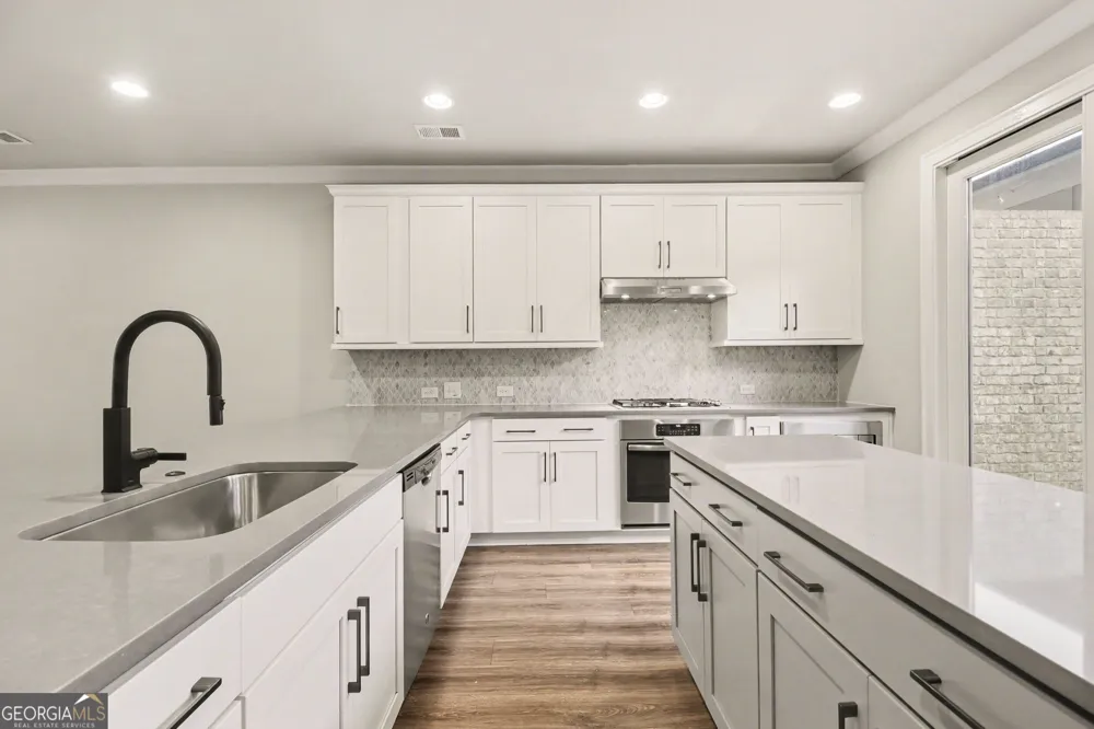 4007 Vickery GLN Roswell, GA 30075