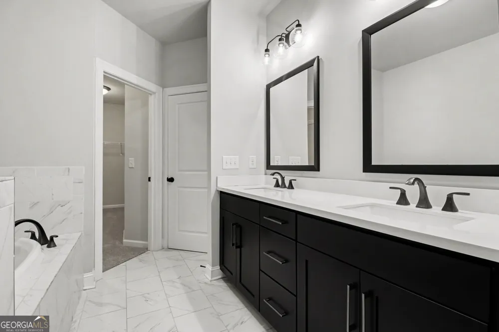 4007 Vickery GLN Roswell, GA 30075