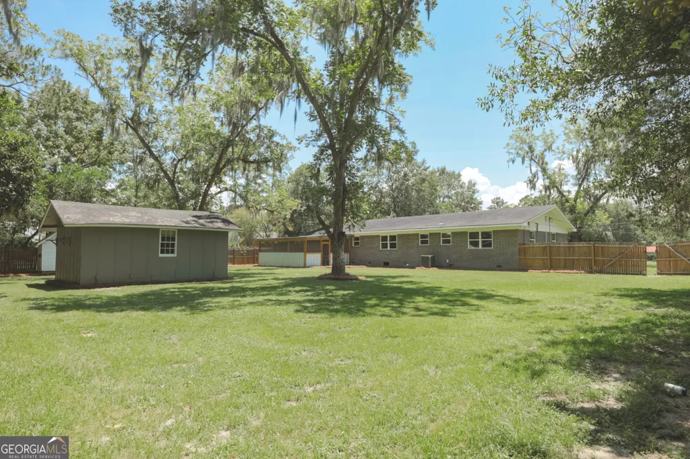 106 Pinehurst DR Blackshear, GA 31516