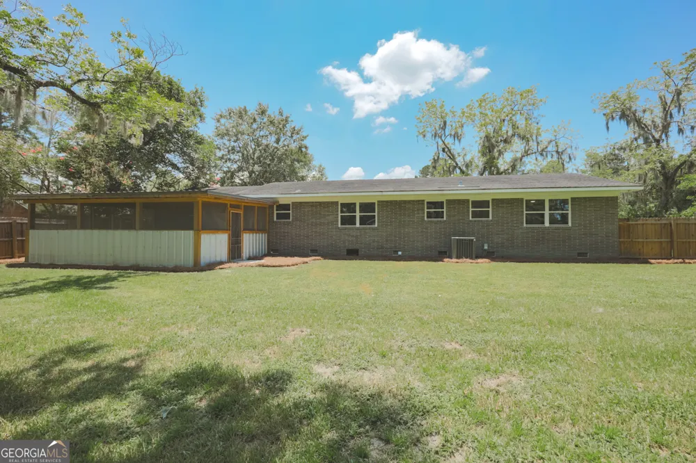 106 Pinehurst DR Blackshear, GA 31516