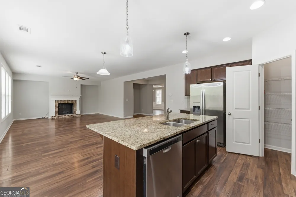 5942 Watersdown WAY Flowery Branch, GA 30542