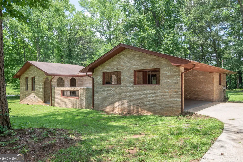14 Bittersweet LN Newnan, GA 30263