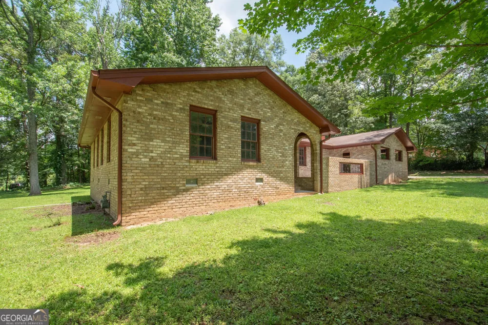 14 Bittersweet LN Newnan, GA 30263