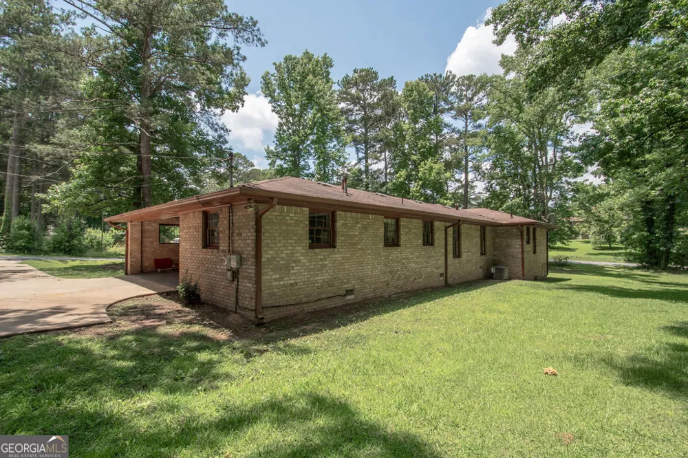 14 Bittersweet LN Newnan, GA 30263