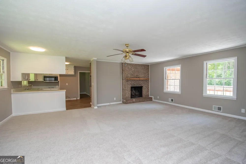 14 Bittersweet LN Newnan, GA 30263