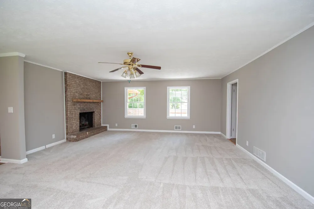 14 Bittersweet LN Newnan, GA 30263