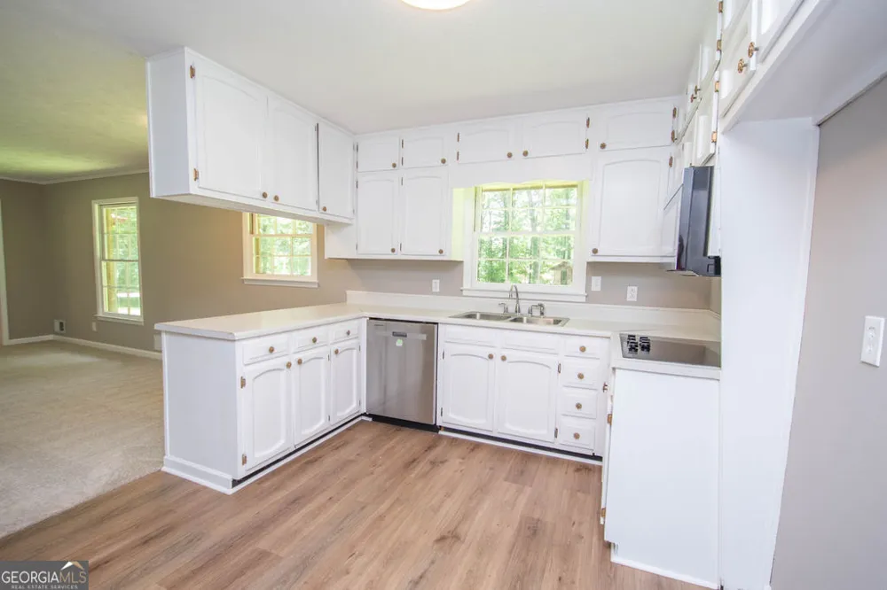 14 Bittersweet LN Newnan, GA 30263