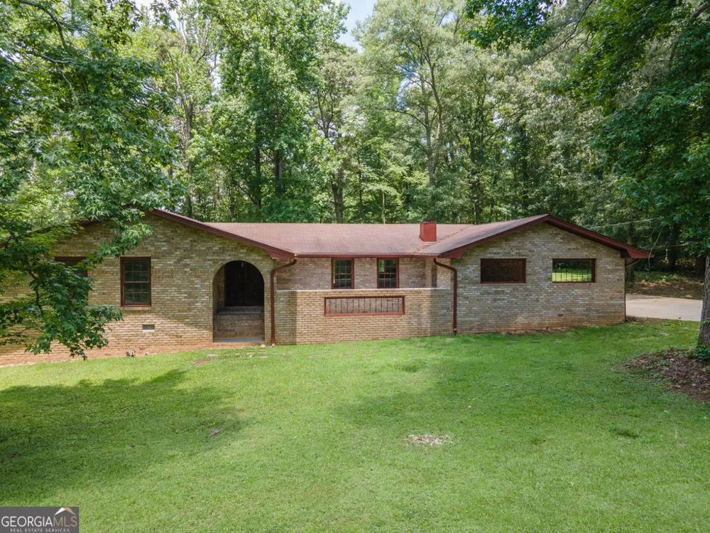 14 Bittersweet LN Newnan, GA 30263
