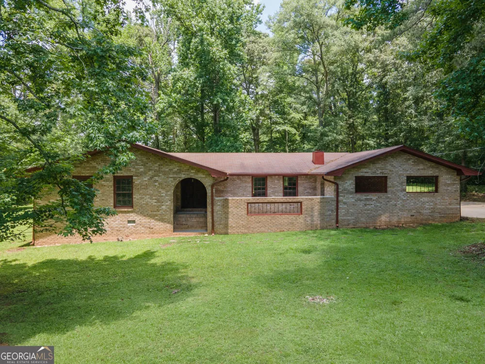14 Bittersweet LN Newnan, GA 30263