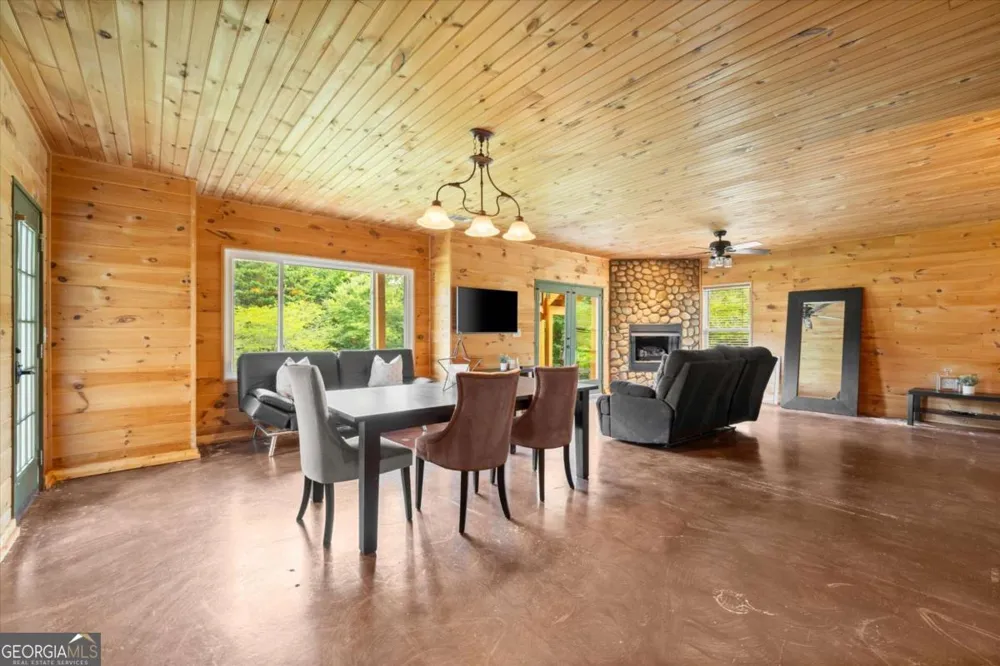 15 Hyalite RD E Dahlonega, GA 30533