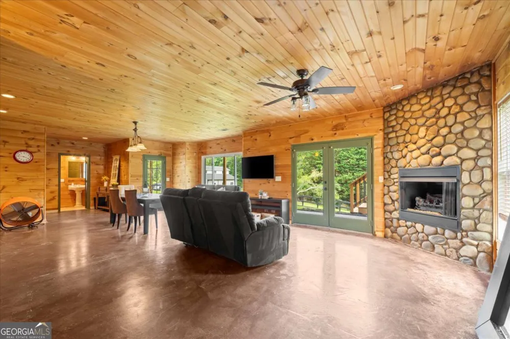 15 Hyalite RD E Dahlonega, GA 30533