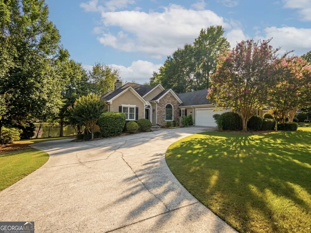 220 Youngs CIR Fayetteville, GA 30215