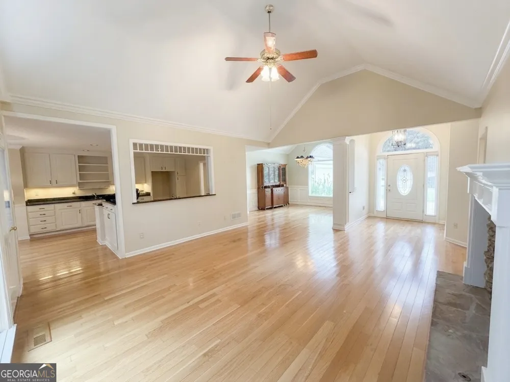 220 Youngs CIR Fayetteville, GA 30215