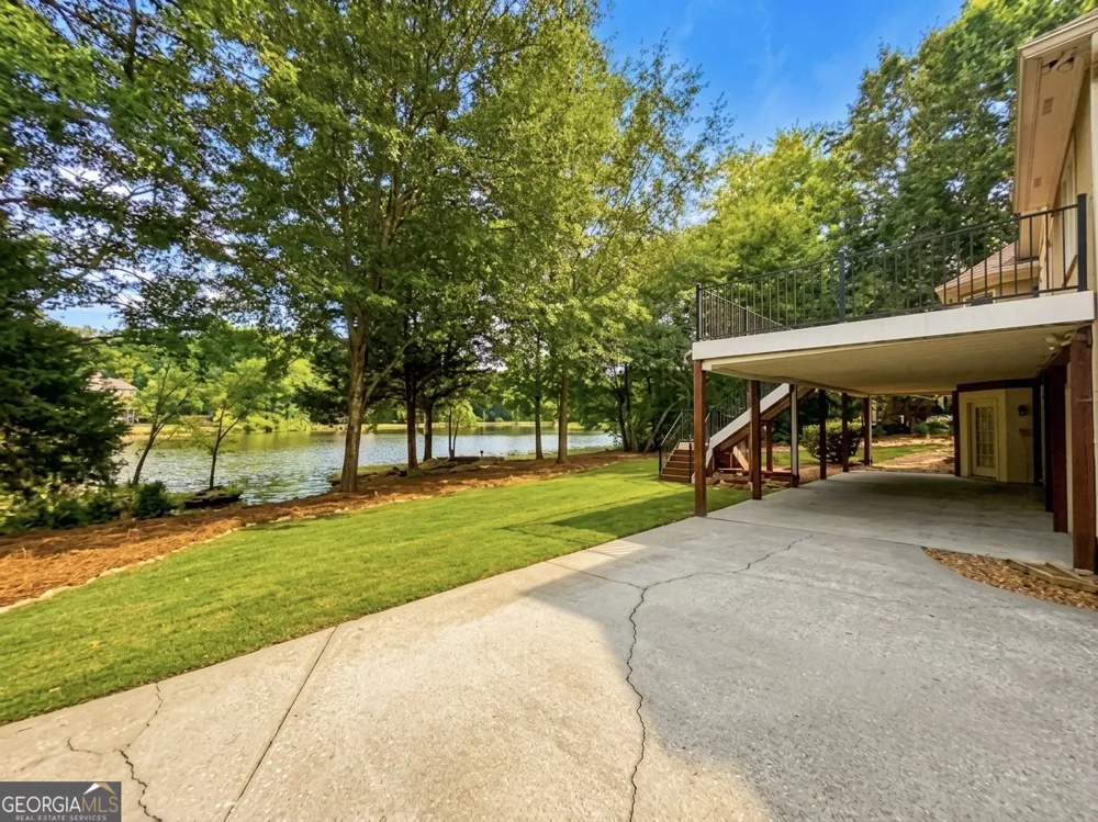220 Youngs CIR Fayetteville, GA 30215