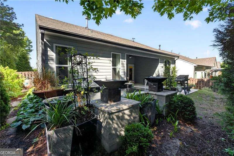 527 Margaret LN Woodstock, GA 30188