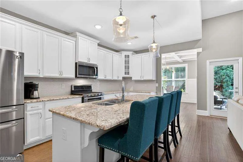 527 Margaret LN Woodstock, GA 30188