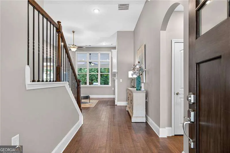 527 Margaret LN Woodstock, GA 30188