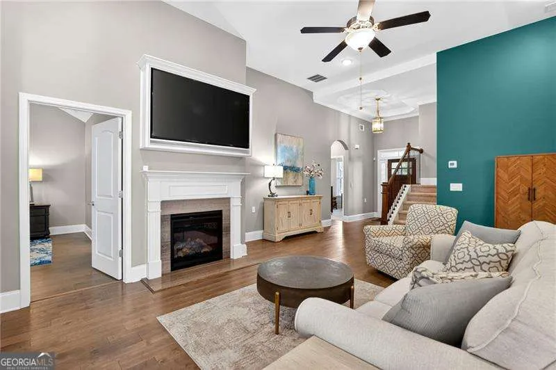 527 Margaret LN Woodstock, GA 30188