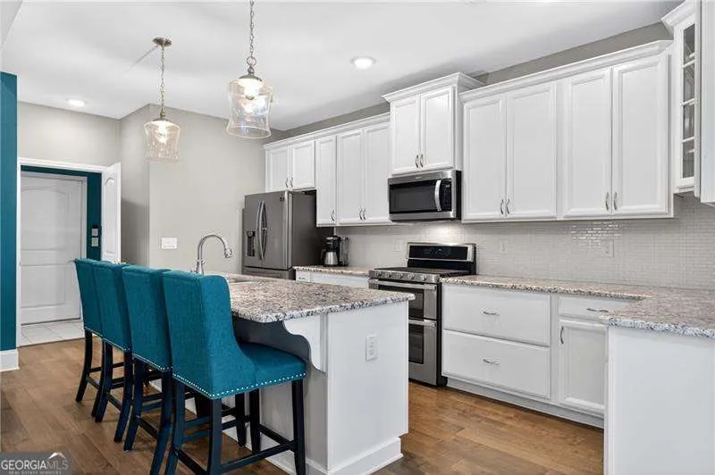 527 Margaret LN Woodstock, GA 30188