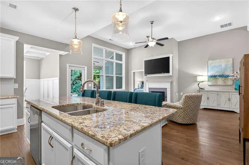 527 Margaret LN Woodstock, GA 30188