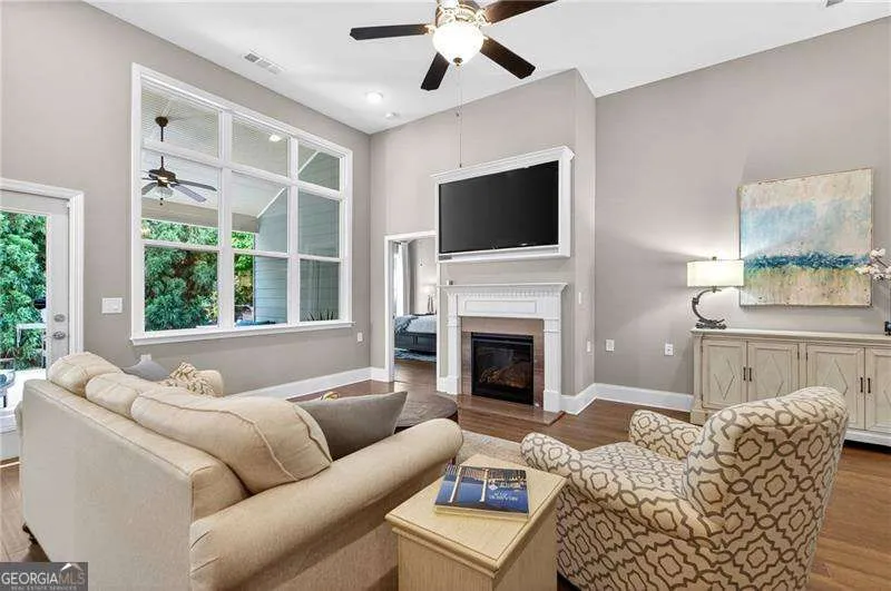 527 Margaret LN Woodstock, GA 30188